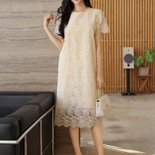 Wynsel Elegant Lace Round Neck Straight Midi Dress