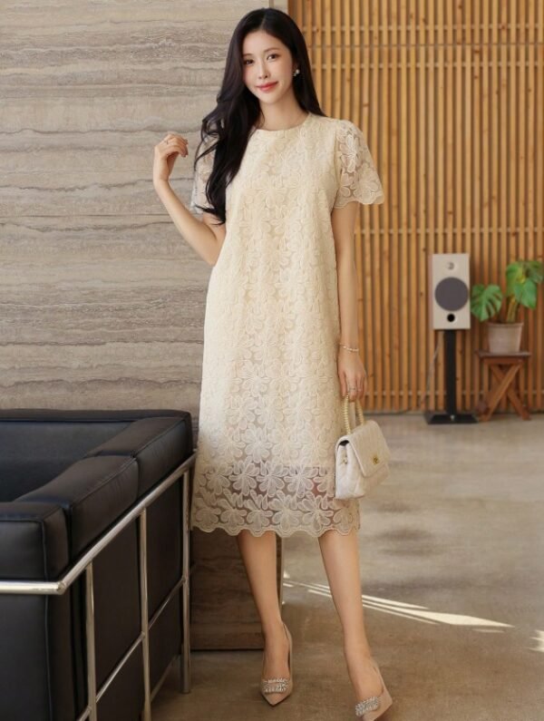 Wynsel Elegant Lace Round Neck Straight Midi Dress
